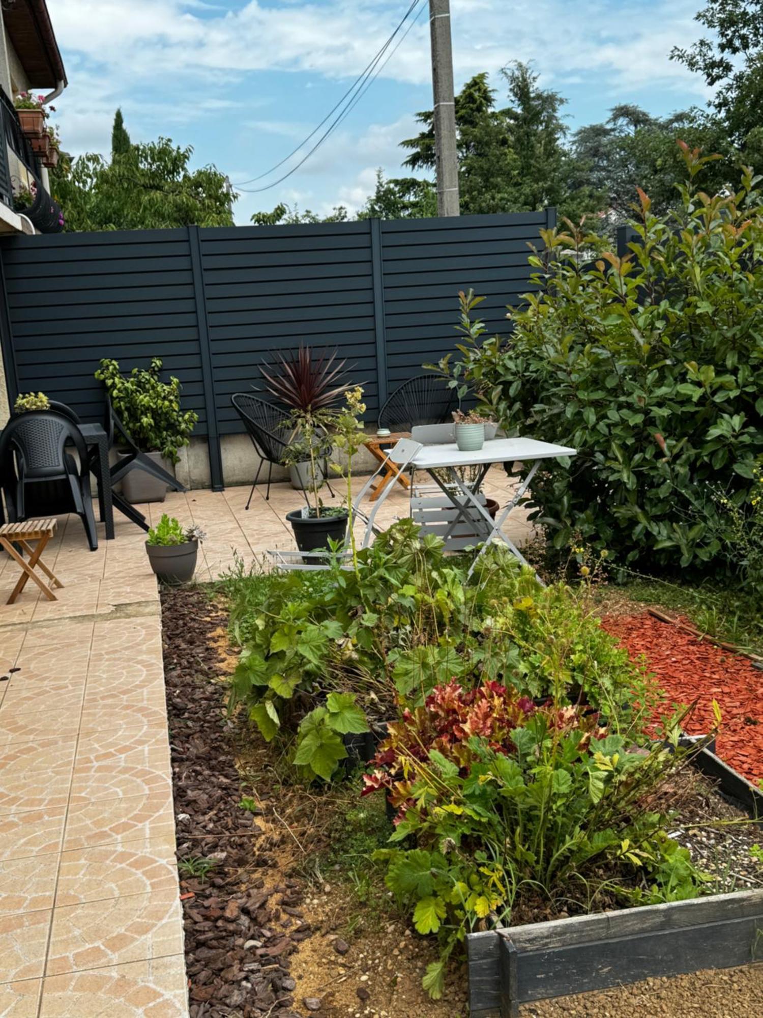 Au Calme Dans Maison En Rez De Jardin A 2,2 Kms Du Groupama Stadium Et Salle Ldlc Arena Meyzieu Exterior foto